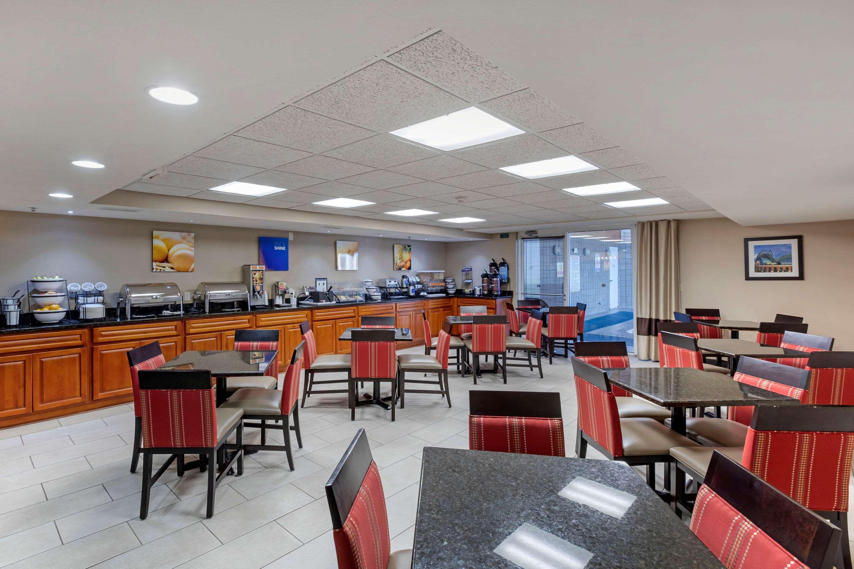Comfort Inn & Suites Jackson - West Bend Exterior foto